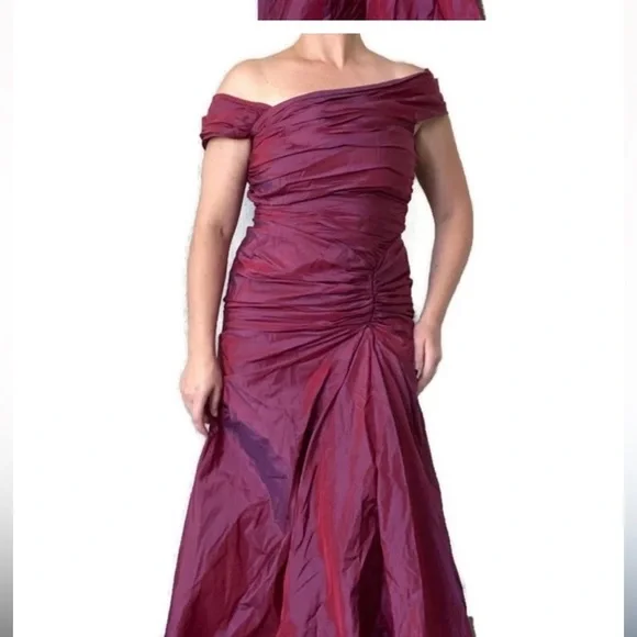 Vintage 1990’s elegant Tadashi ball/evening taffeta! Mermaid with a train - Picture 11 of 17